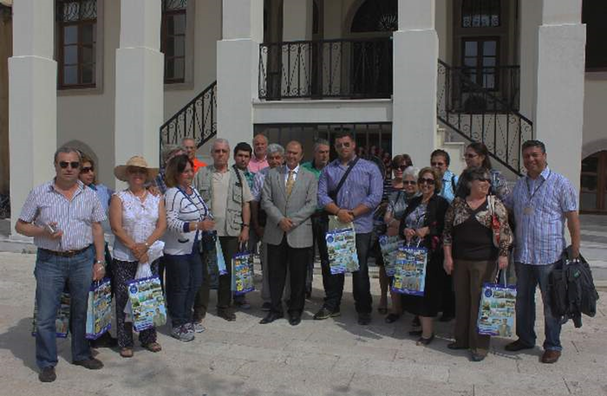 Yunanlı Turistler Urla\'da Atalarının İzlerini Aradılar