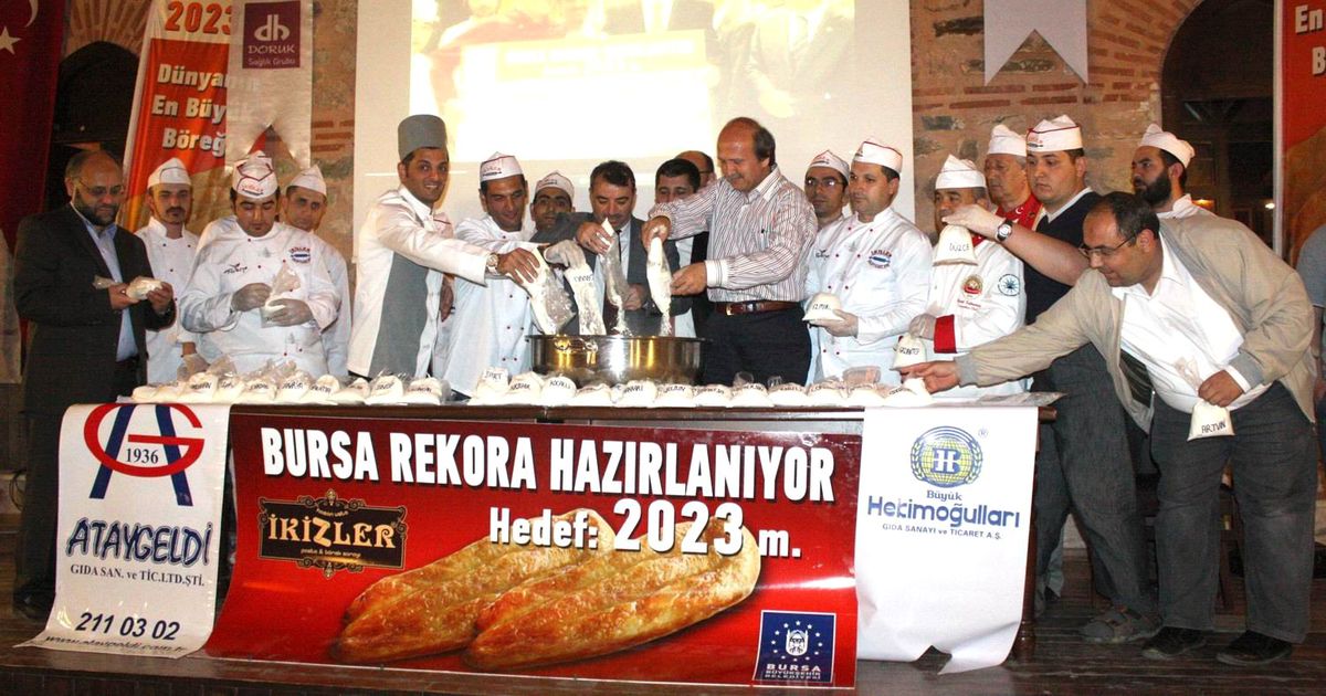 2023 Metrelik Rekor Böreğin Yapımına 81 İlden Gelen Unlarla Başlandı