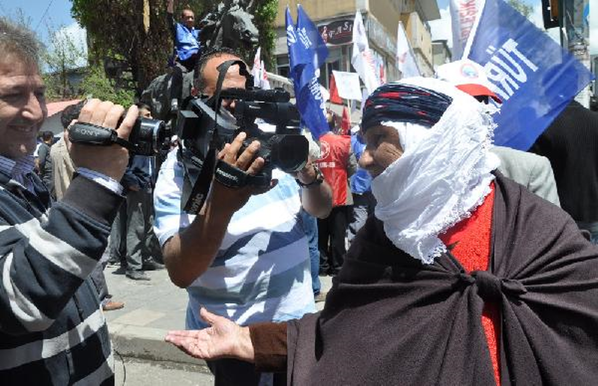 80 Yaşındaki Dilber Nine Zam İsteyen Memurlar İçin Dua Etti