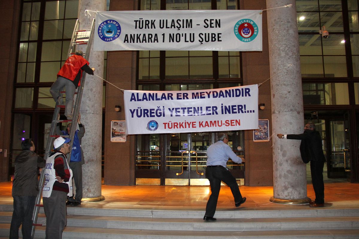 Ankara\'da Memurların "İş Bırakma" Eylemi Başladı