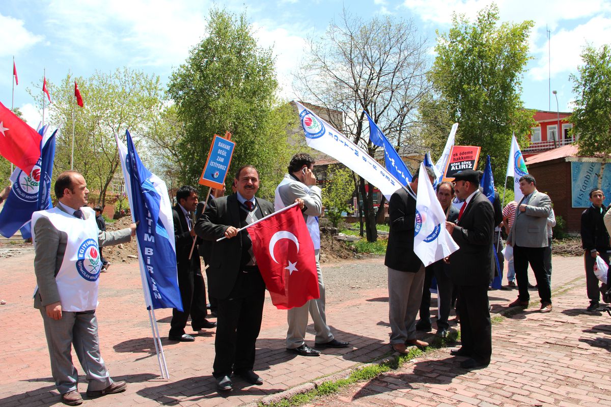 Ardahan Eğitim-Bir Sen\'den Bir Günlük İş Bırakma ve Oturma Eylemi