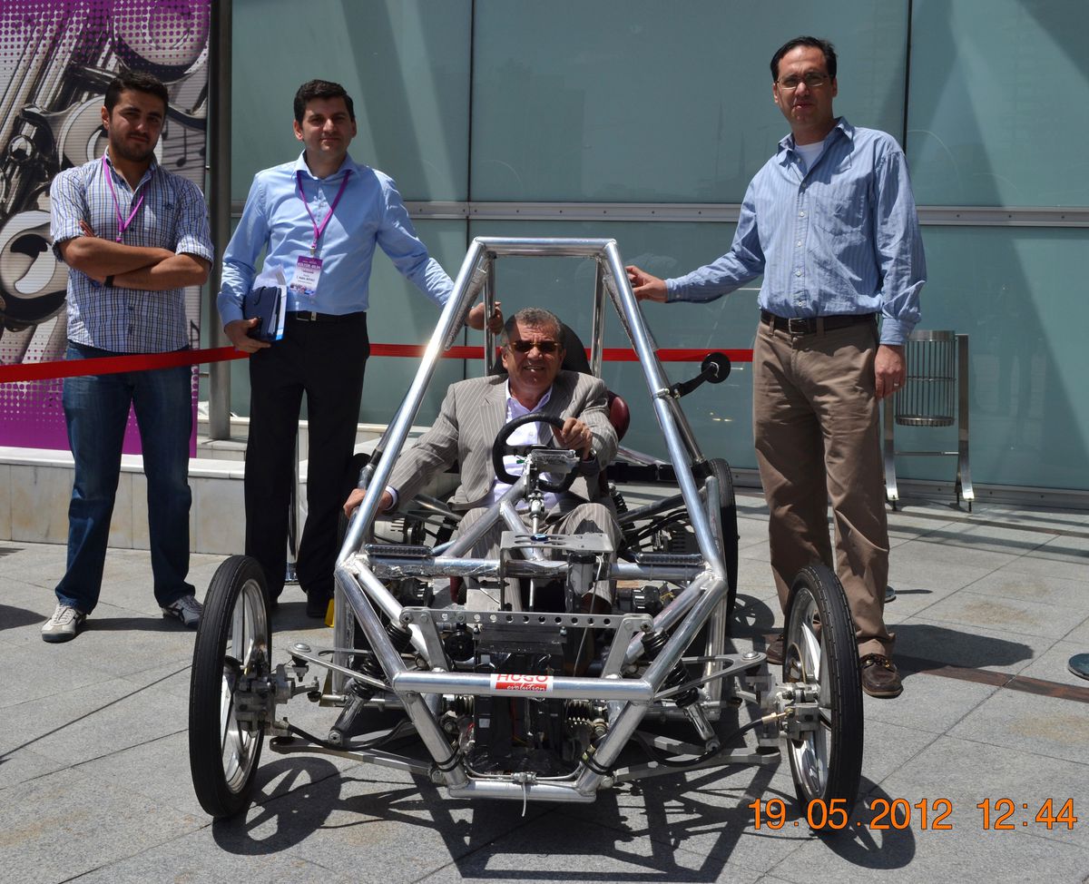 ATO Başkanı Bezci Yerli İcadı Elektrikli Araba Kullandı