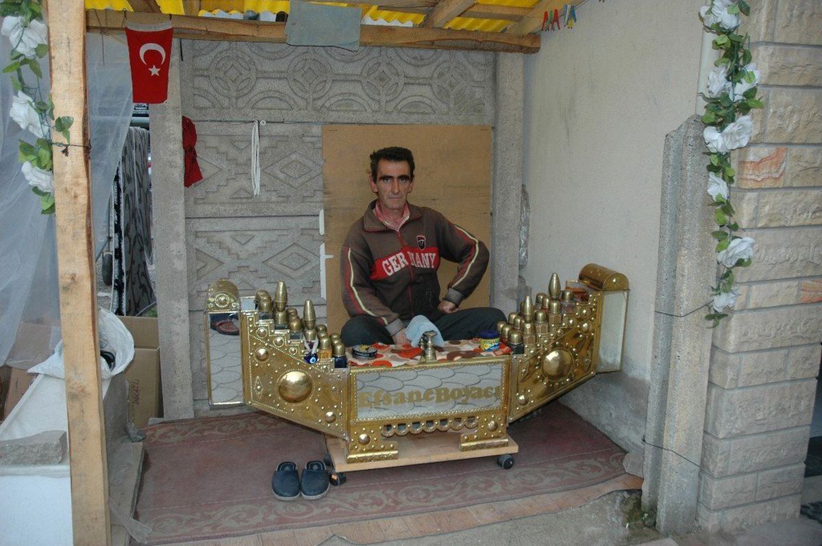 Ayakkabı Boyacılığı Kültürünü Yaşayarak Devam Ettiriyor