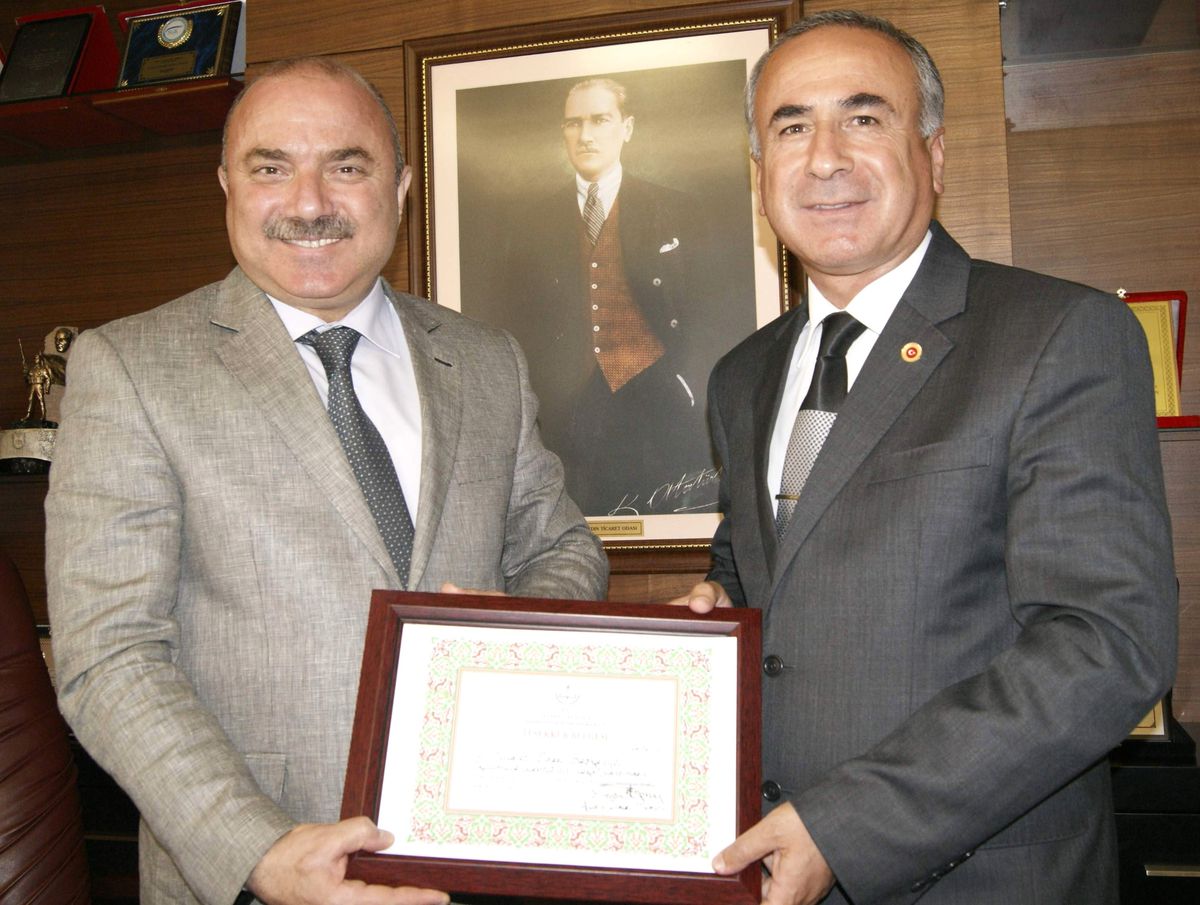 Aydın Lisesi\'nden Ayto Başkanı Dokuzlu\'ya Teşekkür Plaketi