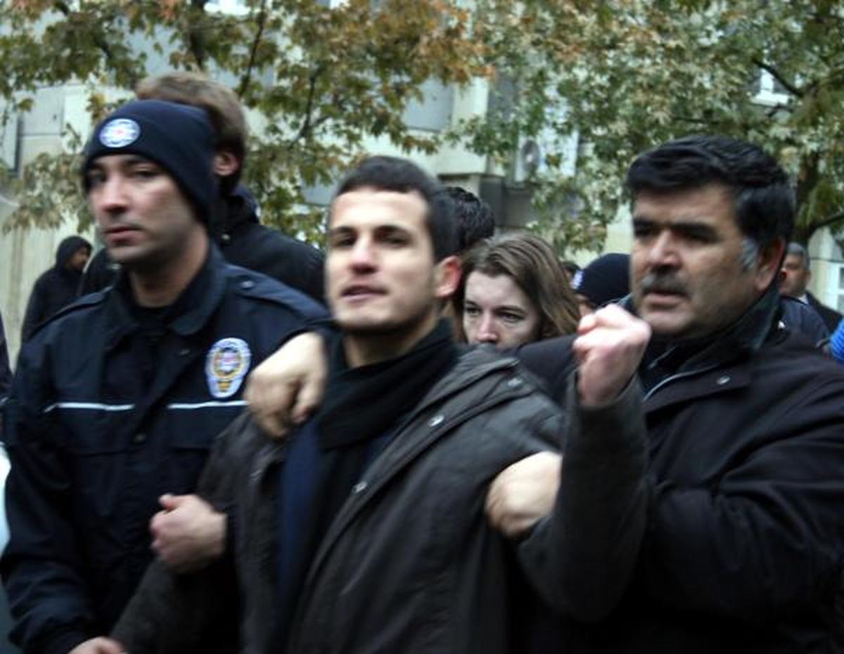 Bakan Yıldız'ı Protesto Eden 9 Öğrenciye Beraat
