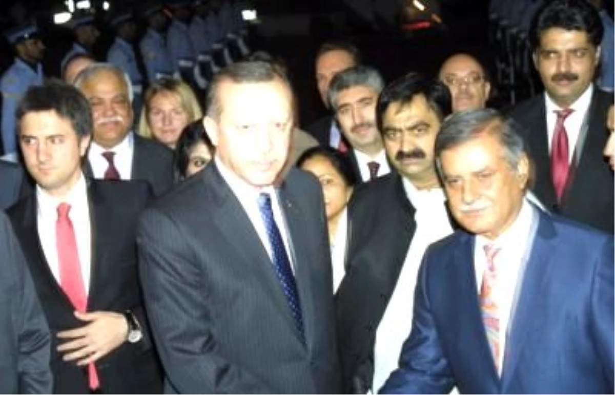Başbakan Erdoğan, Pakistan Başbakanlığına Gelişinde Resmi Törenle Karşılandı (2)