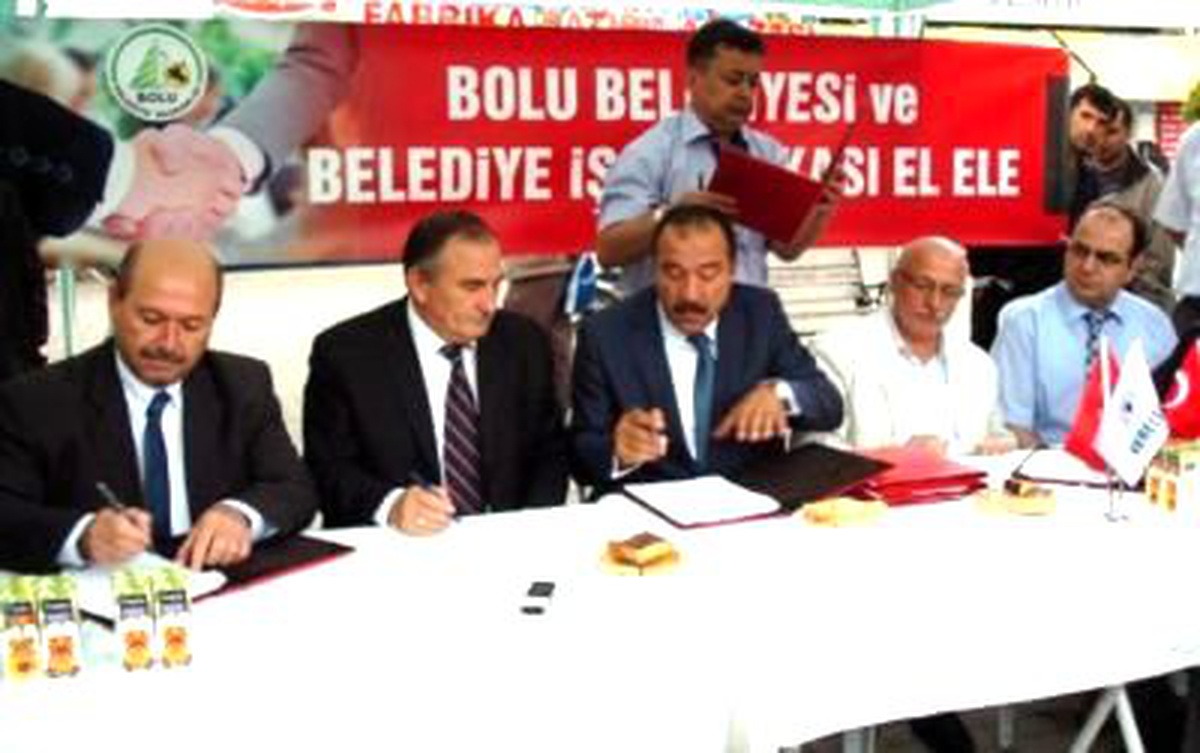 Başkan İşçiye Yüzde 14 Zam Verdi, Köçeklerle Oyun Oynadı