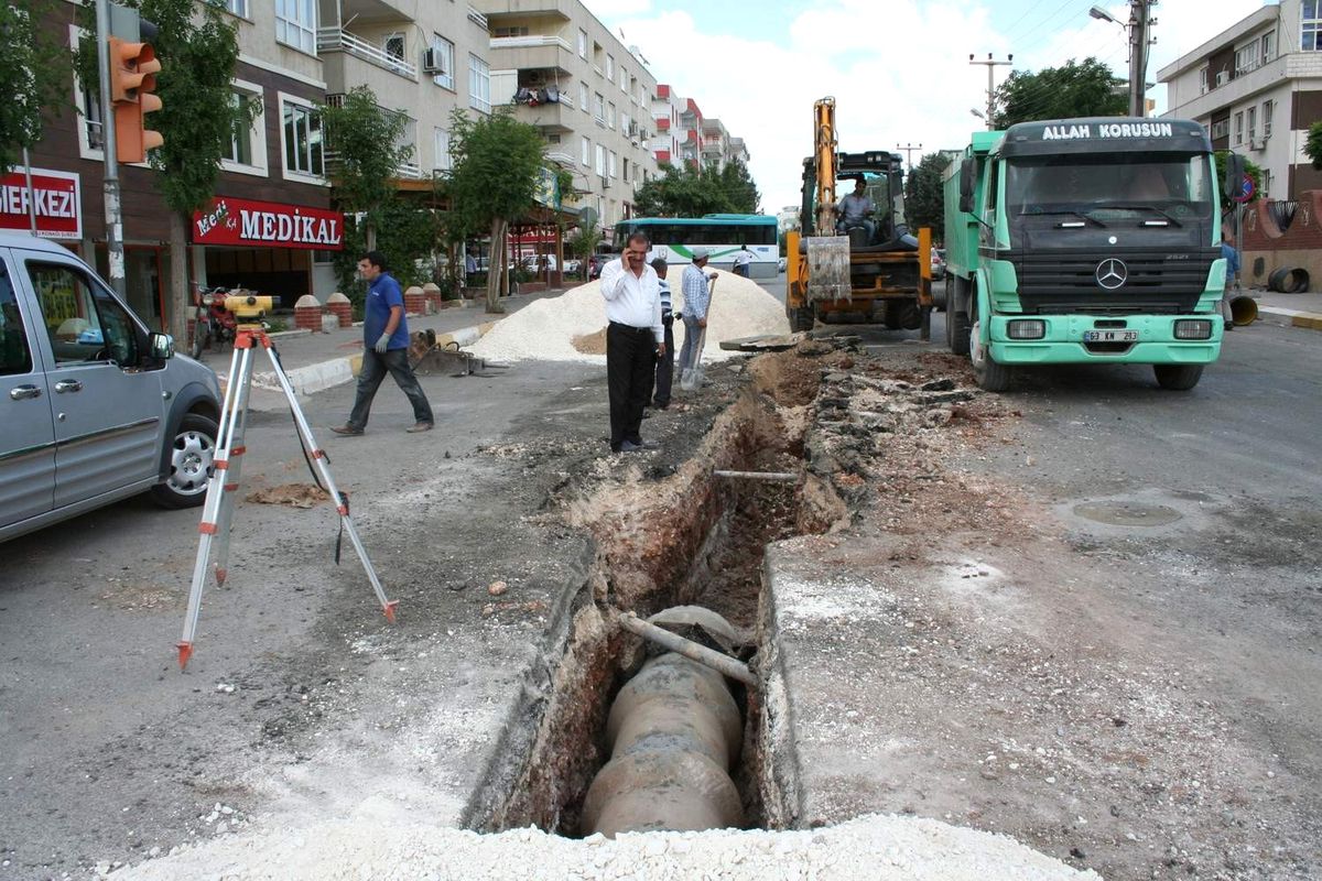 Belediye Alt Yapı Çalışmalarını Üç Noktada Sürdürüyor