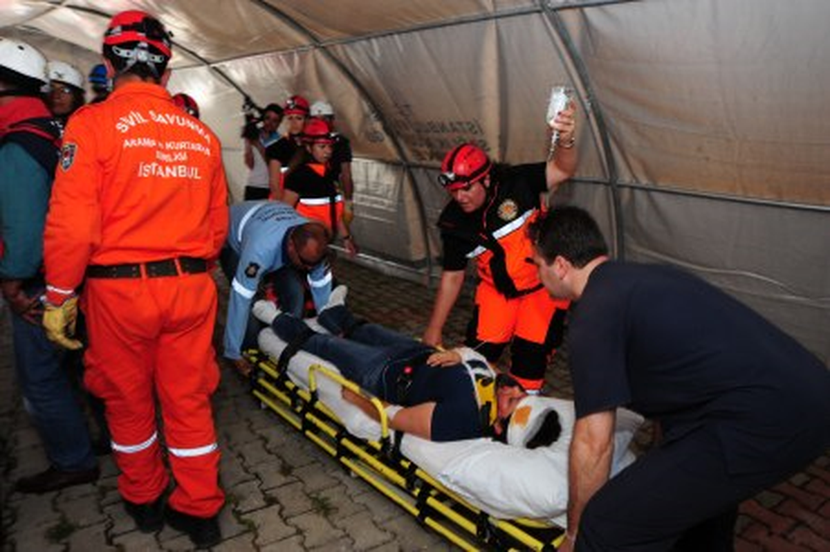 Çatalca\'da \'Gerçeği Aratmayan\' Deprem Tatbikatı