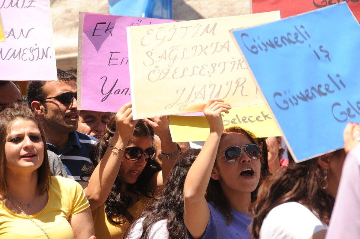 Cizre'de Sendikalardan Basın Açıklaması