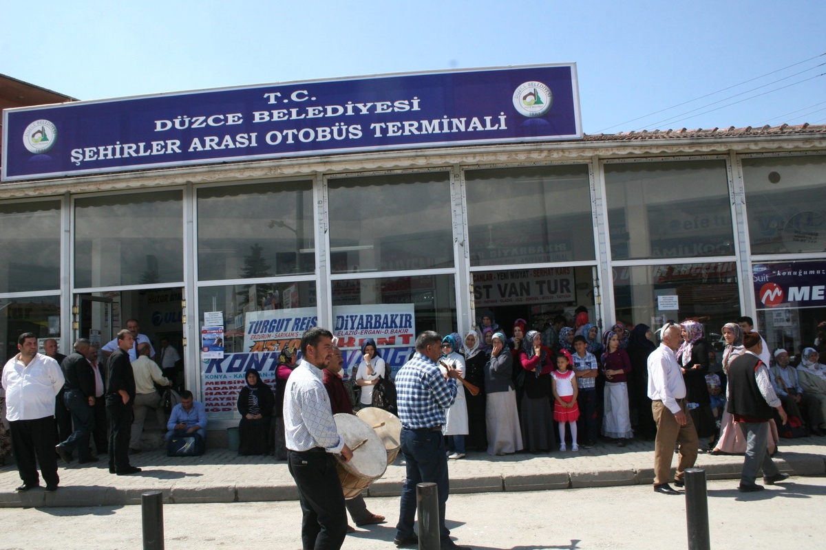 Düzce\'de Ana Kuzuları Askere Uğurlandı