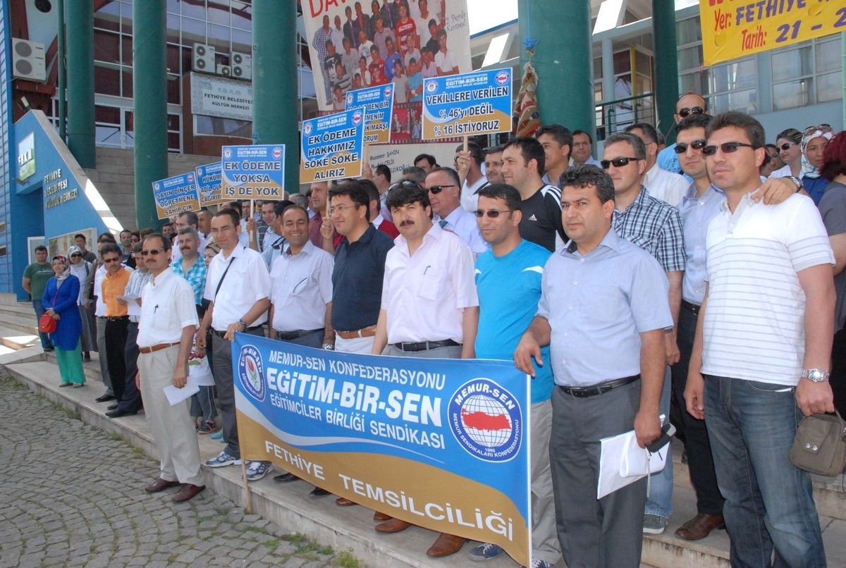 Fethiye Eğitim-Bir-Sen'den Alkışlı Protesto