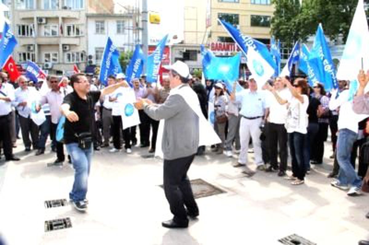 Greve Katılacak Memurlar Kadıköy'den Yola Çıktı