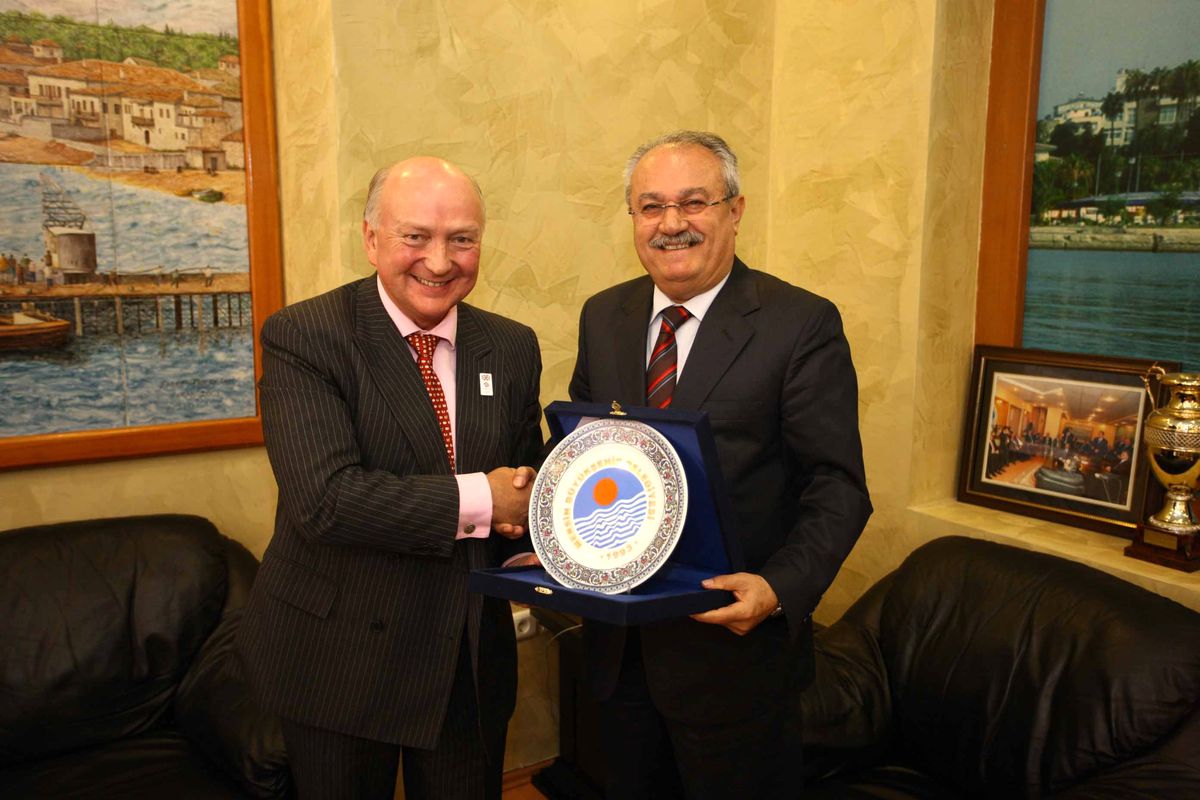 İki Büyükelçiden Büyükşehir'e Ziyaret