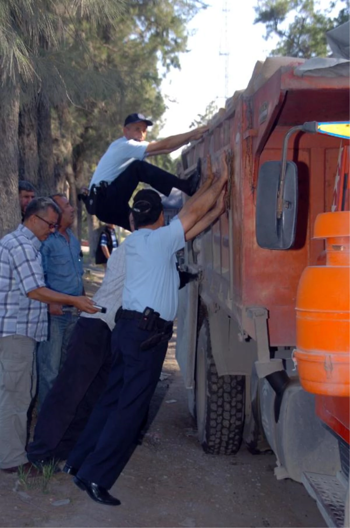 İmha Edilecek 15 Bin Paket Sigara Depodan Çalındı