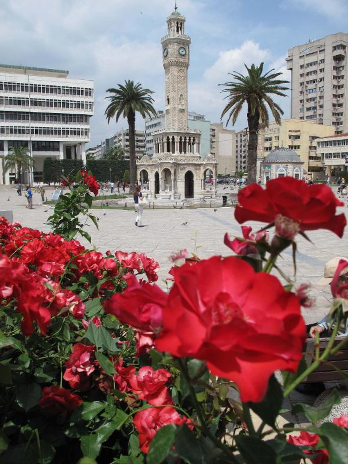 İzmir\'i Kırmızıya Boyayan Güller