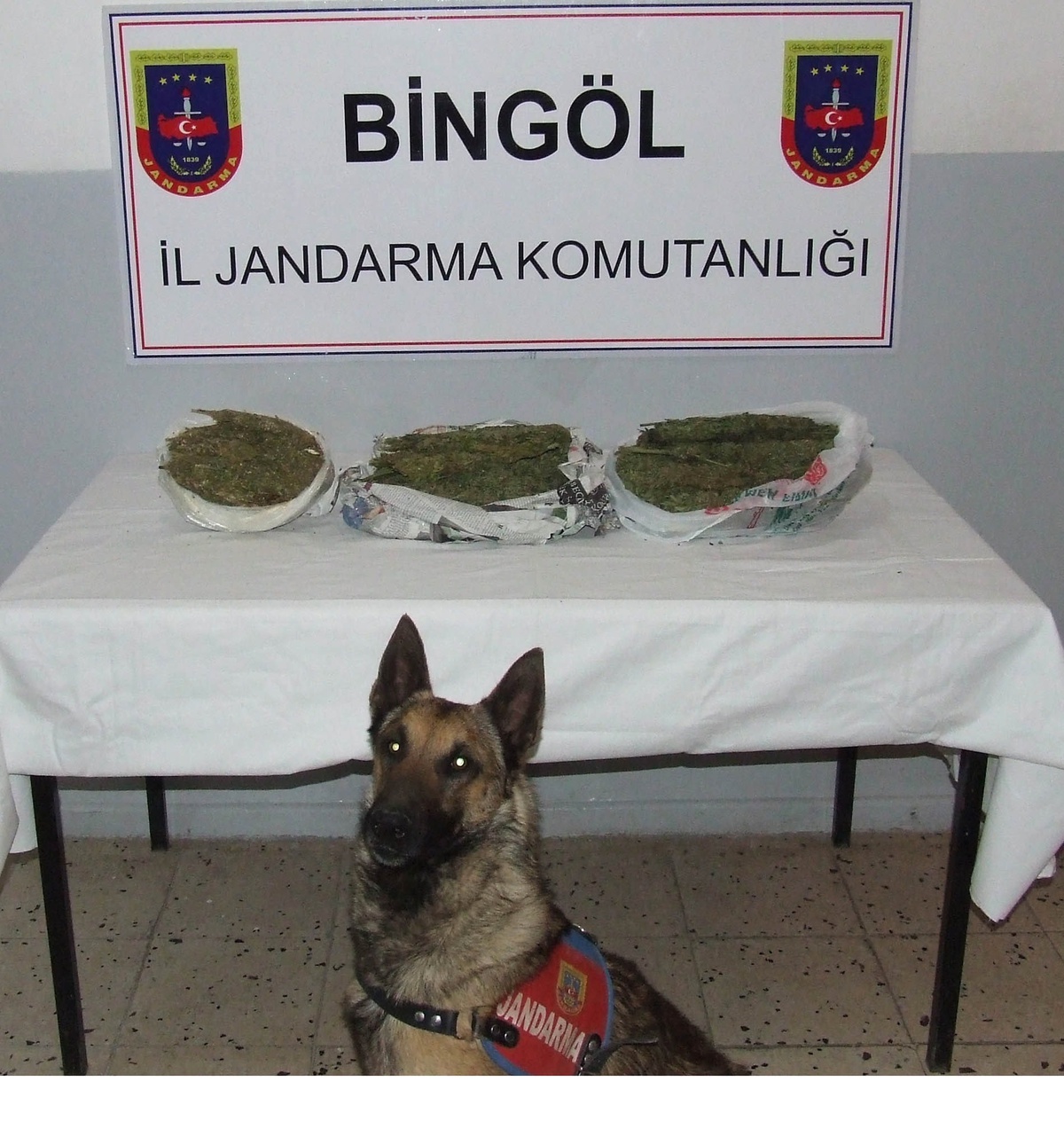 Jandarma Yol Kontrolünde 3 Kilo Esrar Ele Geçirdi