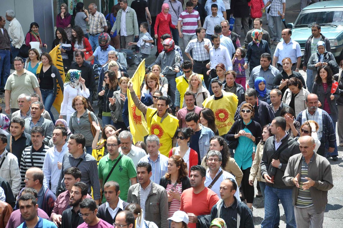 Kamu Çalışanları Soma'da İş Bıraktı