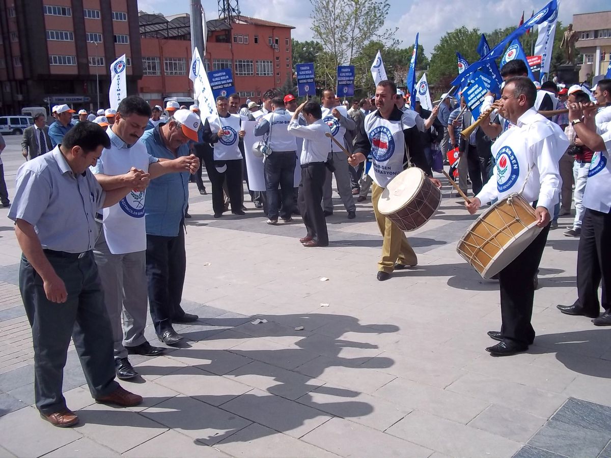 Kırıkkale\'de Memurlar Meydanlara İndi
