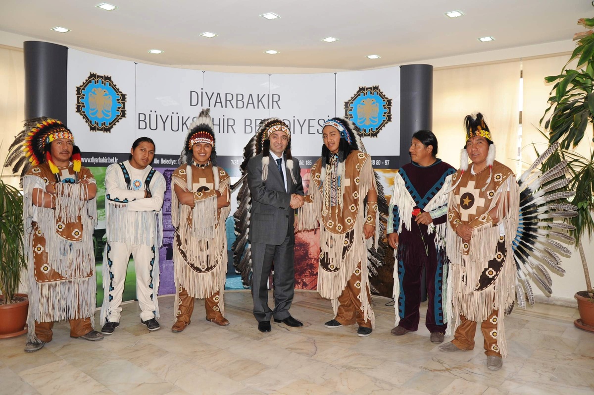 Kızılderililer Baydemir'i Ziyaret Etti