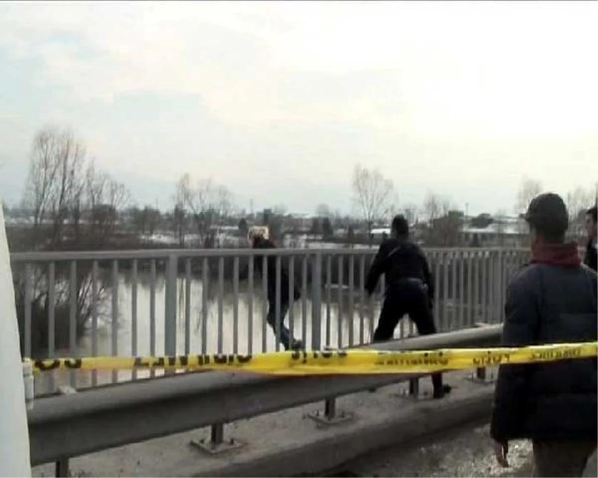 Köprüden Sakarya Nehri\'ne Atlayan Kadının Cesedi 82 Gün Sonra Bulundu
