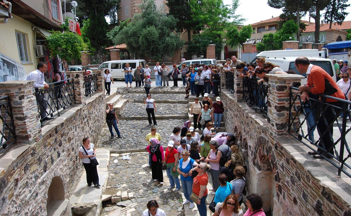 Kula'ya Yerli ve Yabancı Ziyaretçi Akını