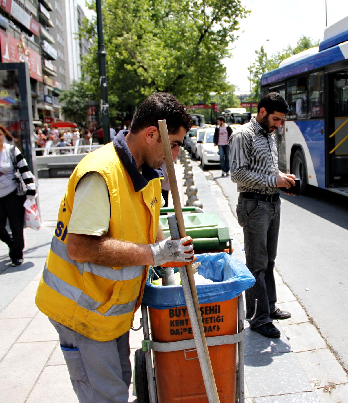 Memur Eyleminde Patlatılan Şüpheli Paket Paniğe Neden Oldu
