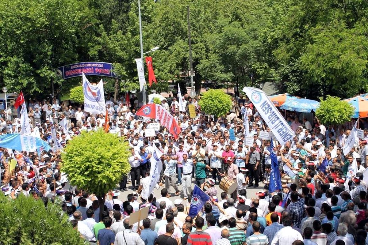 Memur-Sen, Hükümeti Protesto Etti