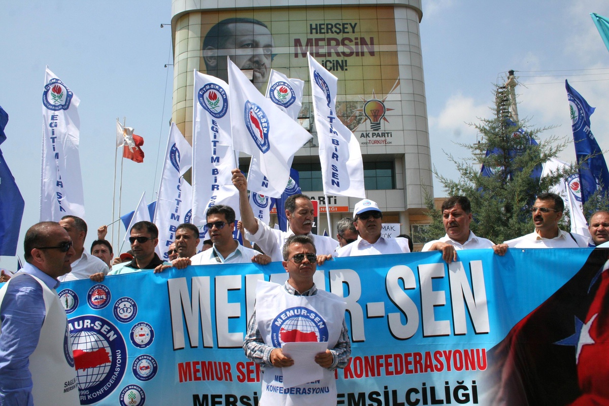 Memur-Sen Üyeleri Hükümet İçin Cenaze Namazı Kıldı