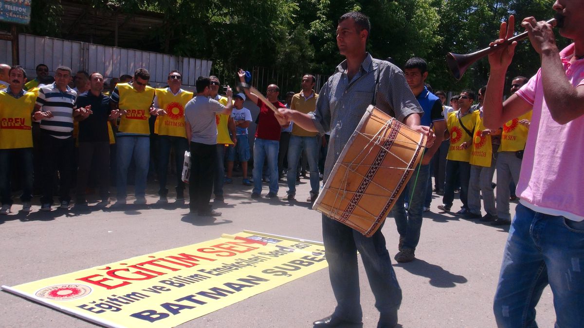 Memurlar Batman\'da İş Bıraktı