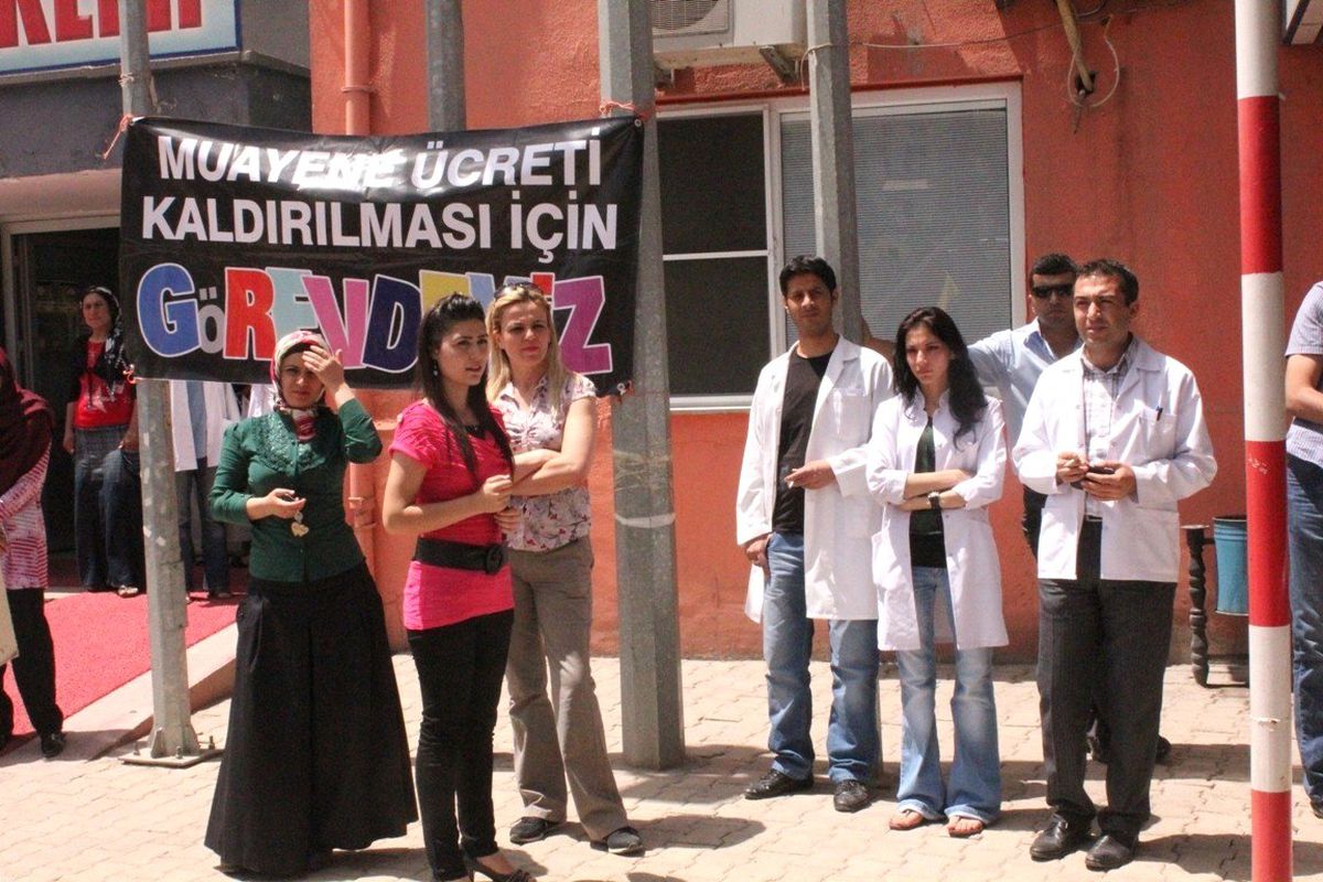 Memurlar Bir Günlük İş Bıraktı