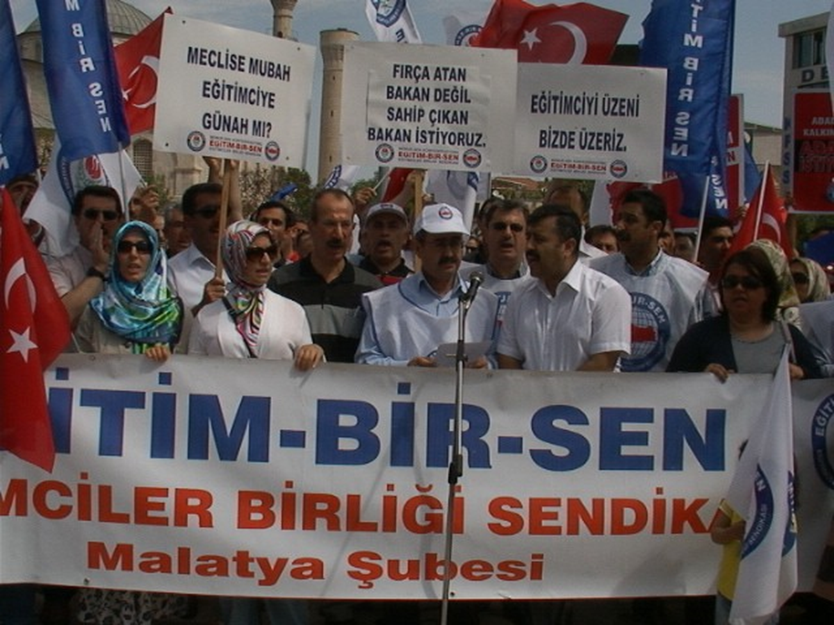 Memurlar Eylemde