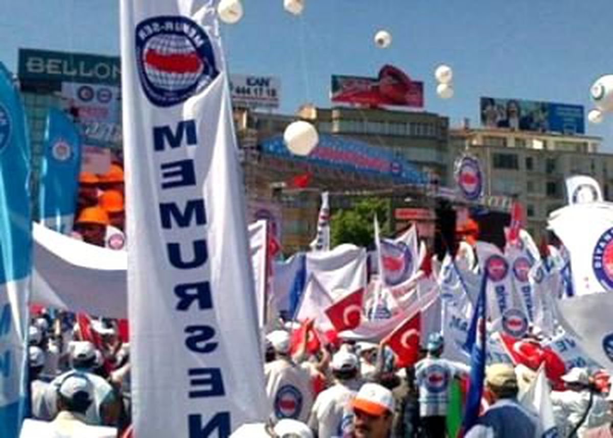 Memurlar Meydanlara İniyor