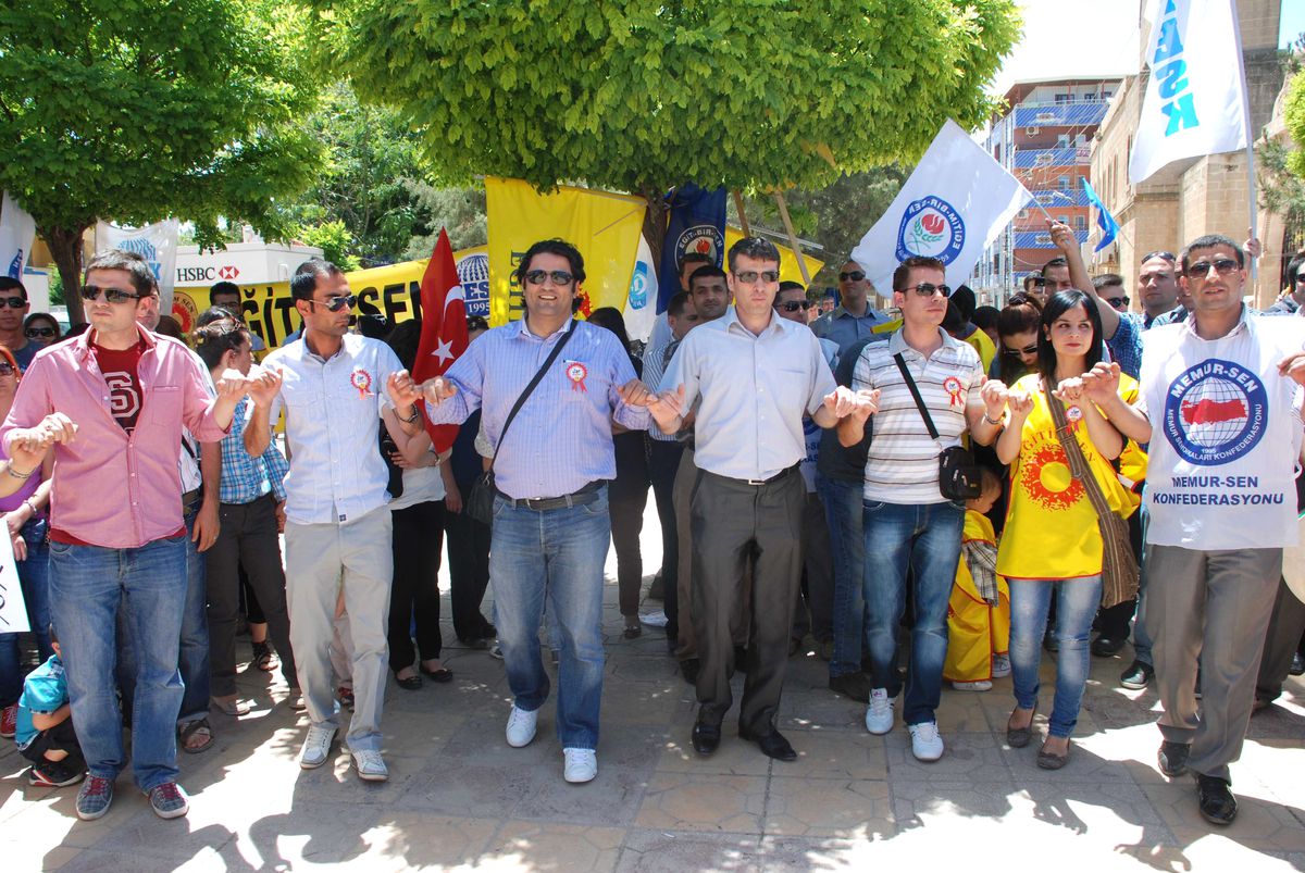 Midyat'ta Kesk ve Kamu Sen'e Bağlı Sendikalar Grevde