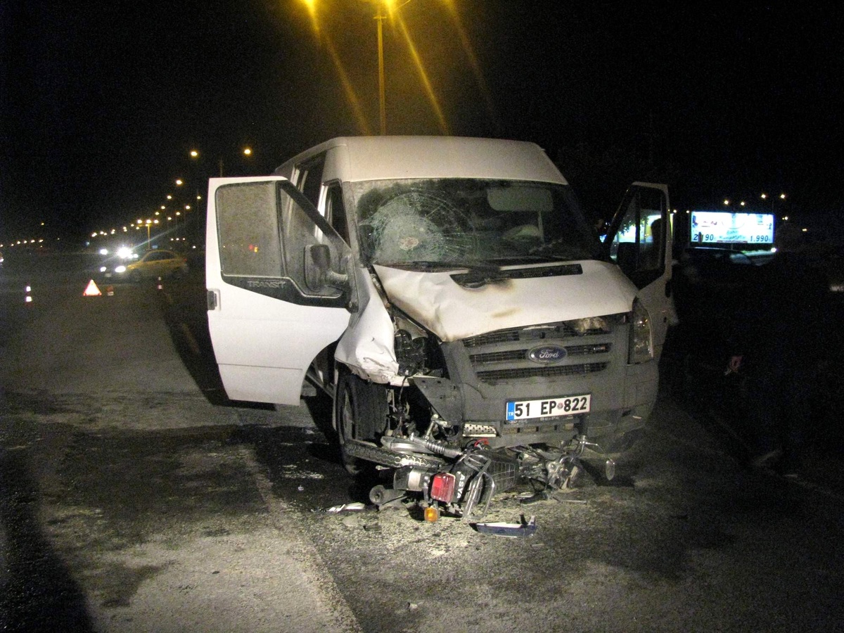 Minibüsün Altına Giren Motosikletin Sürücüsü Hayatını Kaybetti