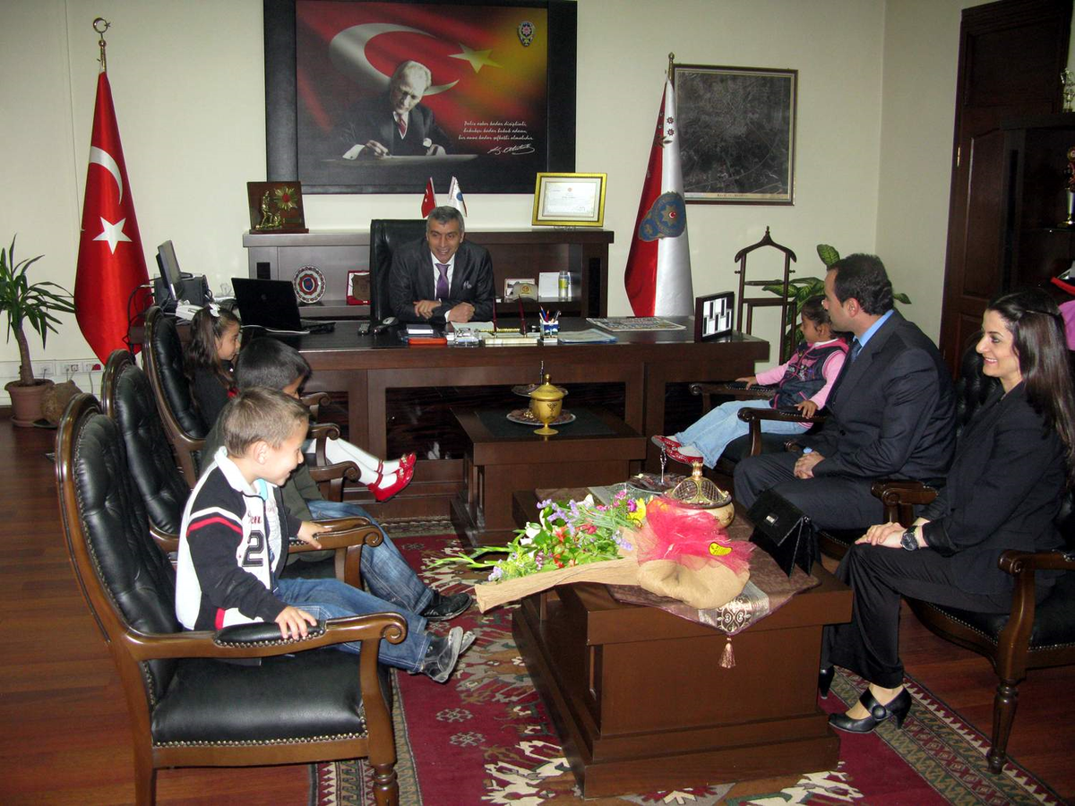 Minik Öğrencilerden Emniyet Müdürü'ne Ziyeret