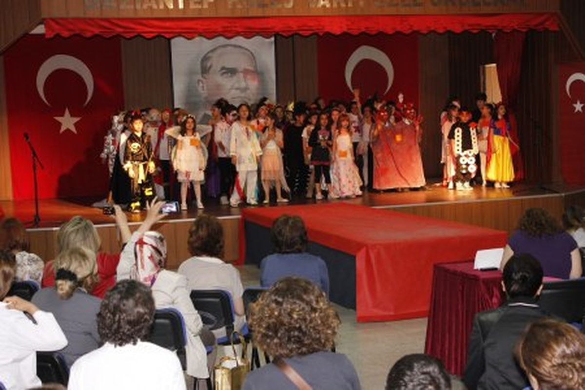 Mükemmel Bir Defile