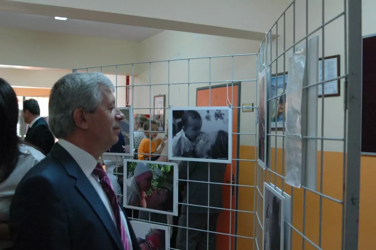 Öğrencilerden Anne ve Çocuk Sevgisi Konulu Fotoğraf Yarışması ve Sergisi