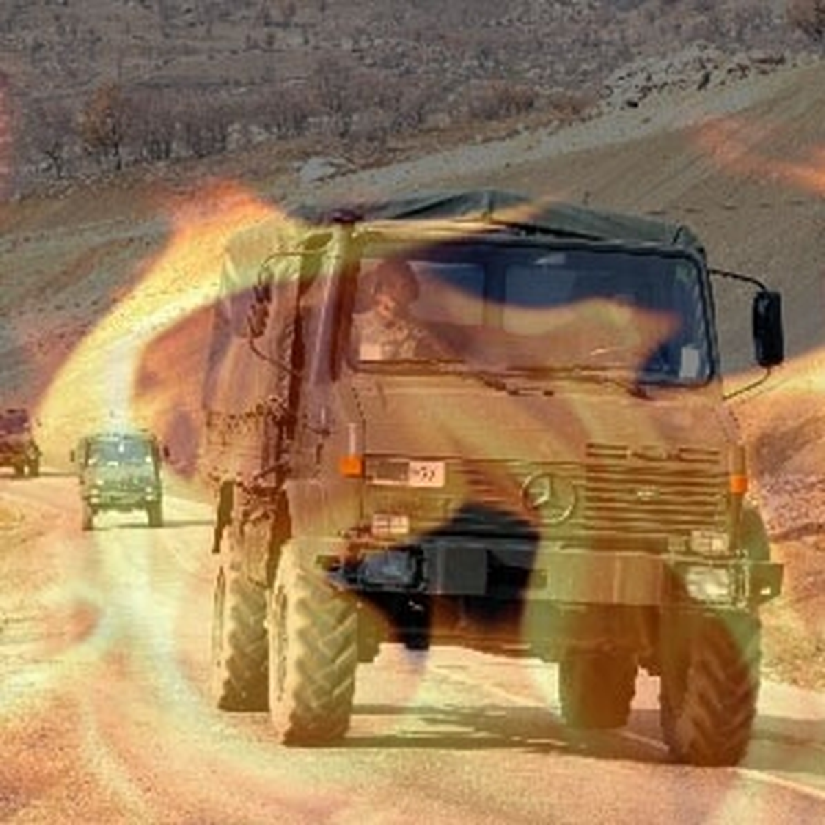PKK\'lılar Araç Yaktı