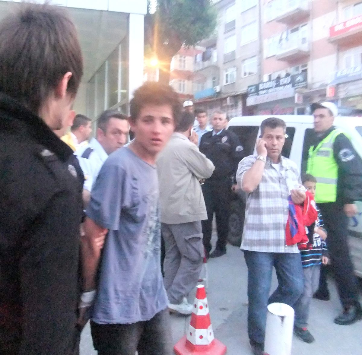 Polisi Yaralayan 2 Kişi Tutuklandı