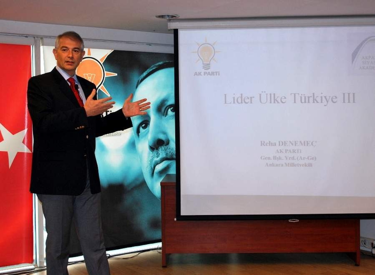 Reha Denemeç Siyaset Akademisi'ne Konuk Oldu