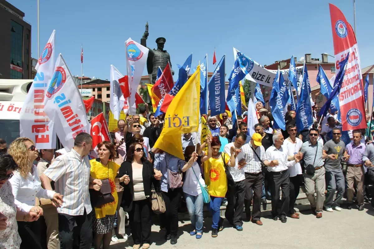 Rize\'de Kesk, Türk Kamu-Sen ve Memur-Sen Üyeleri Aynı Alanda Aynı Anda Gösteri Yaptı