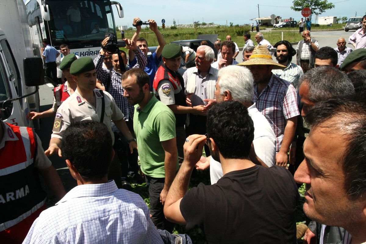 Rize\'de Yaş Çay Üreticilerinin Protestoları Sürüyor