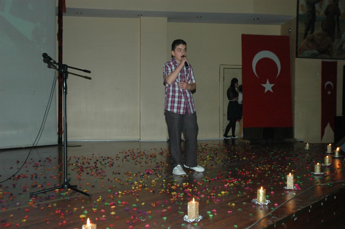 Sabancı İlöğretim Okulu Öğrencilerinden Şiir Dinletisi