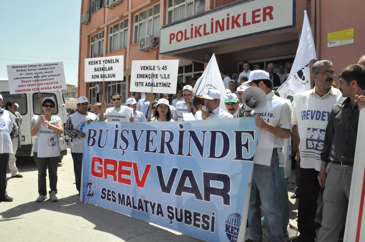Sağlıkçılar Grevde