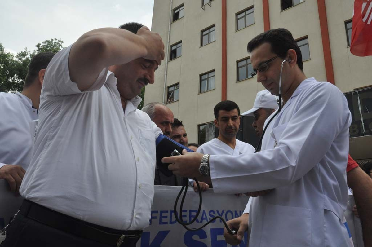 Sağlıkçıların Tansiyonu Üç Buçuğa Düştü