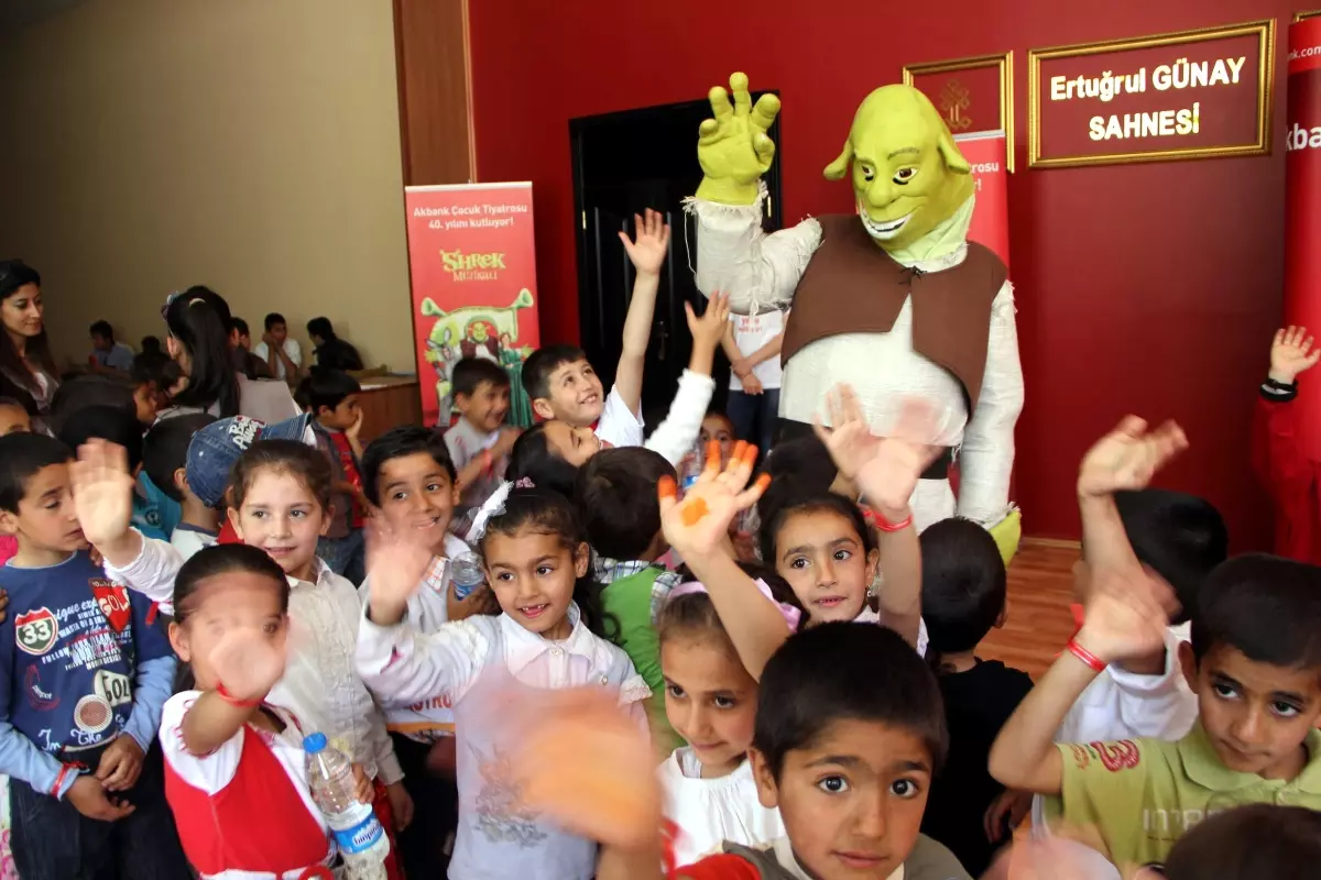 Shrek Müzikali Van'da Çocuklarla Buluştu