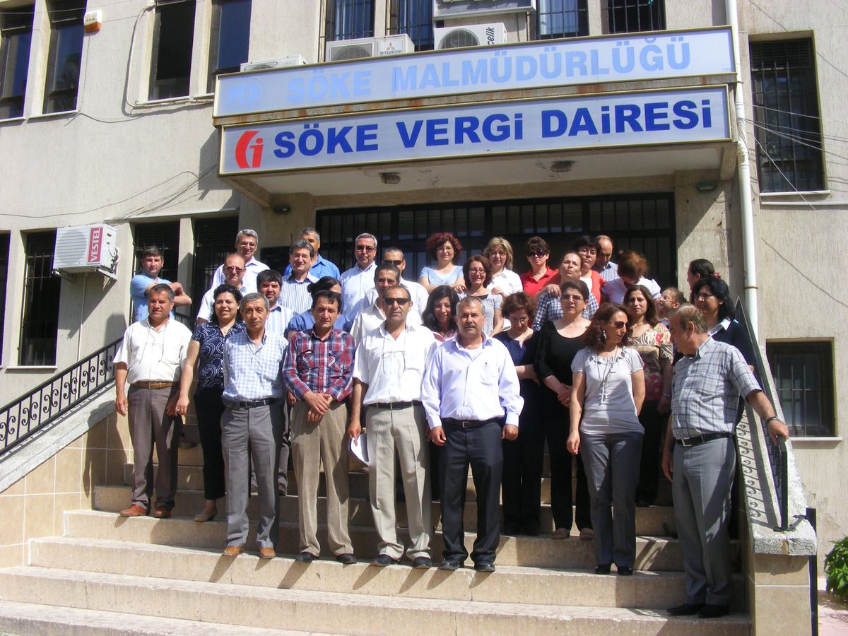 Söke'de Vergi Dairesi'nde İş Bırakma Eylemi