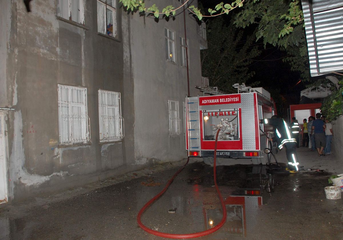 Söndürülmeyen Közler Çatı Katını Yaktı