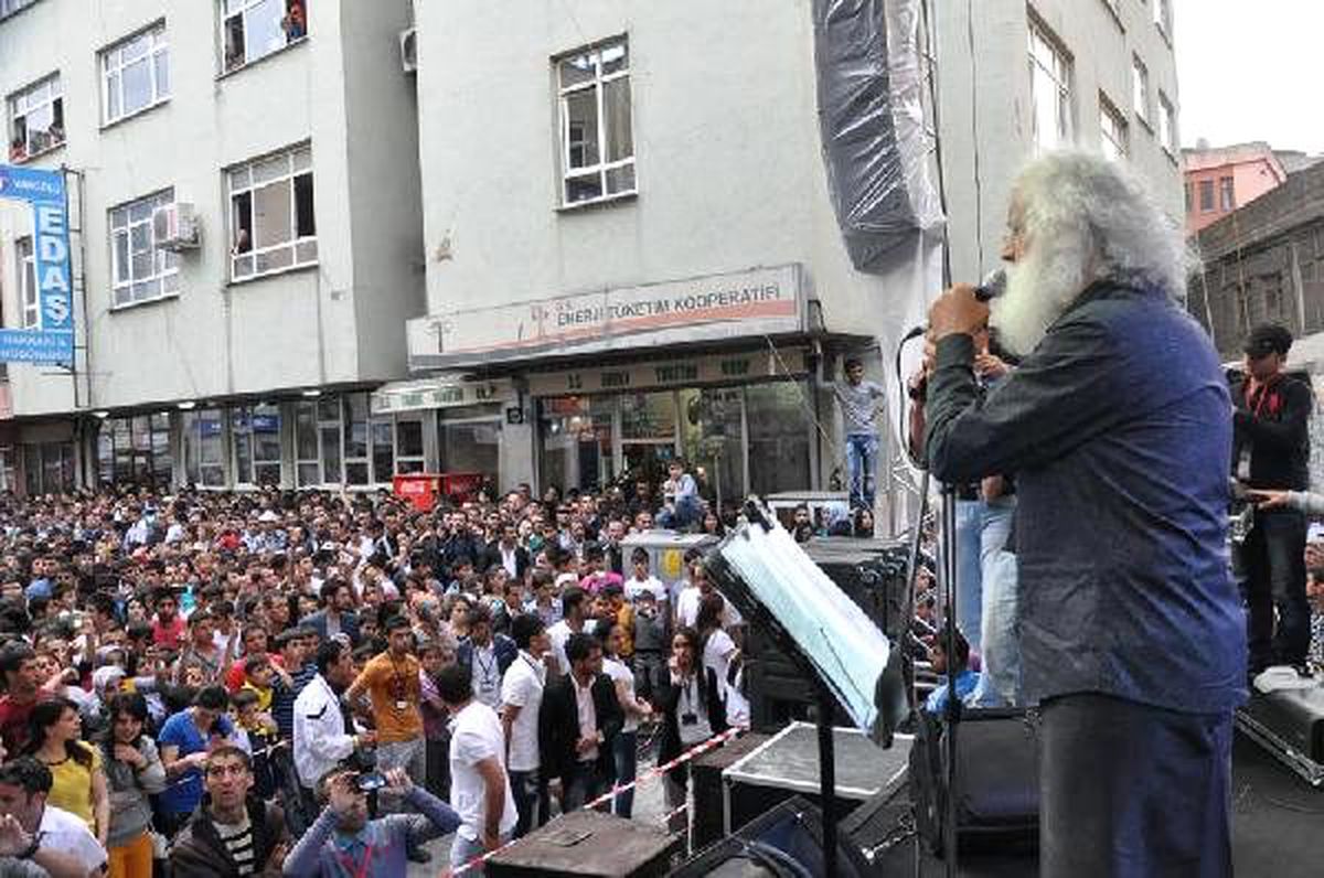 Suavi Hakkarili Gençleri Coşturdu